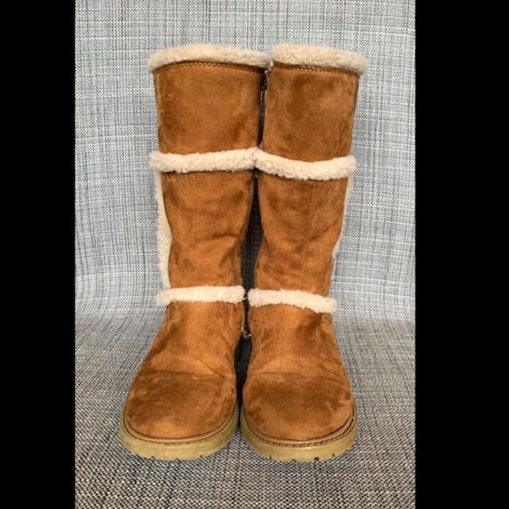 Kids Mid-Calf Suede Boots with Sherpa Style Faux Fur Trim (size 13) - Picture 2 of 6